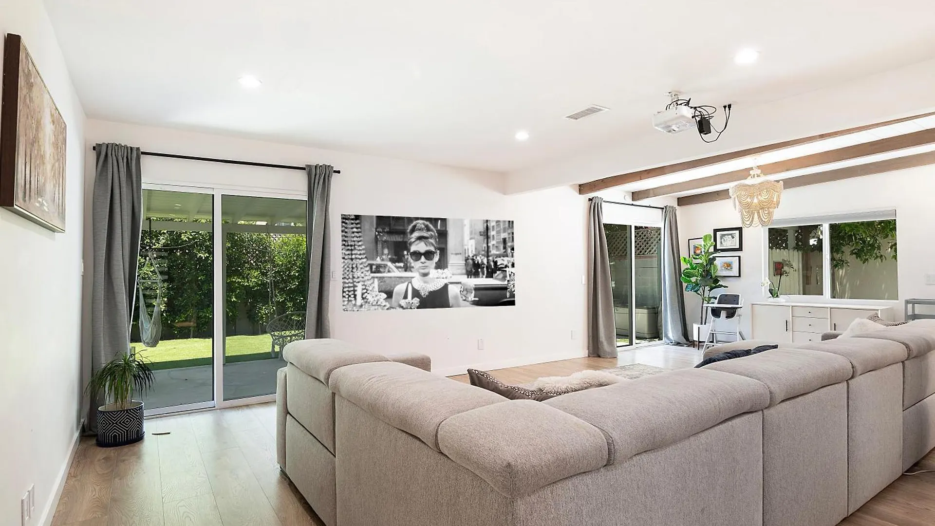 Spacious Family Villa With Large Backyard Los Angeles ABD
