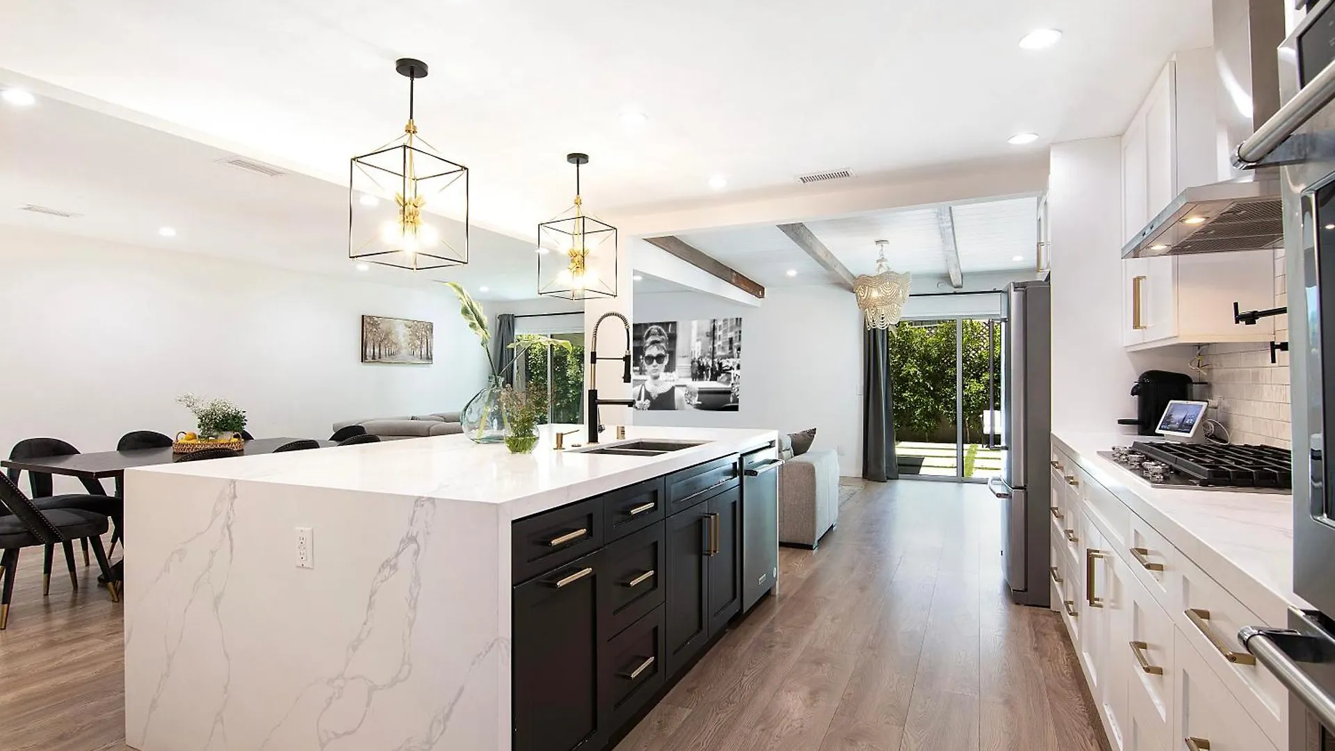 Spacious Family Villa With Large Backyard Los Angeles