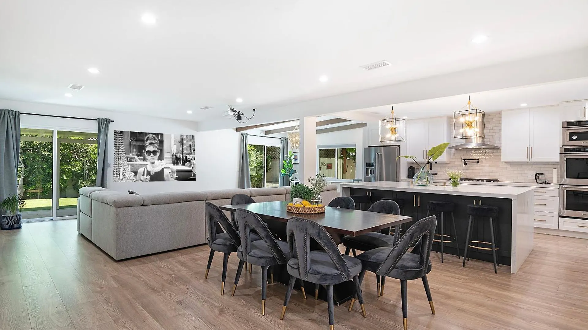 Spacious Family Villa With Large Backyard Los Angeles