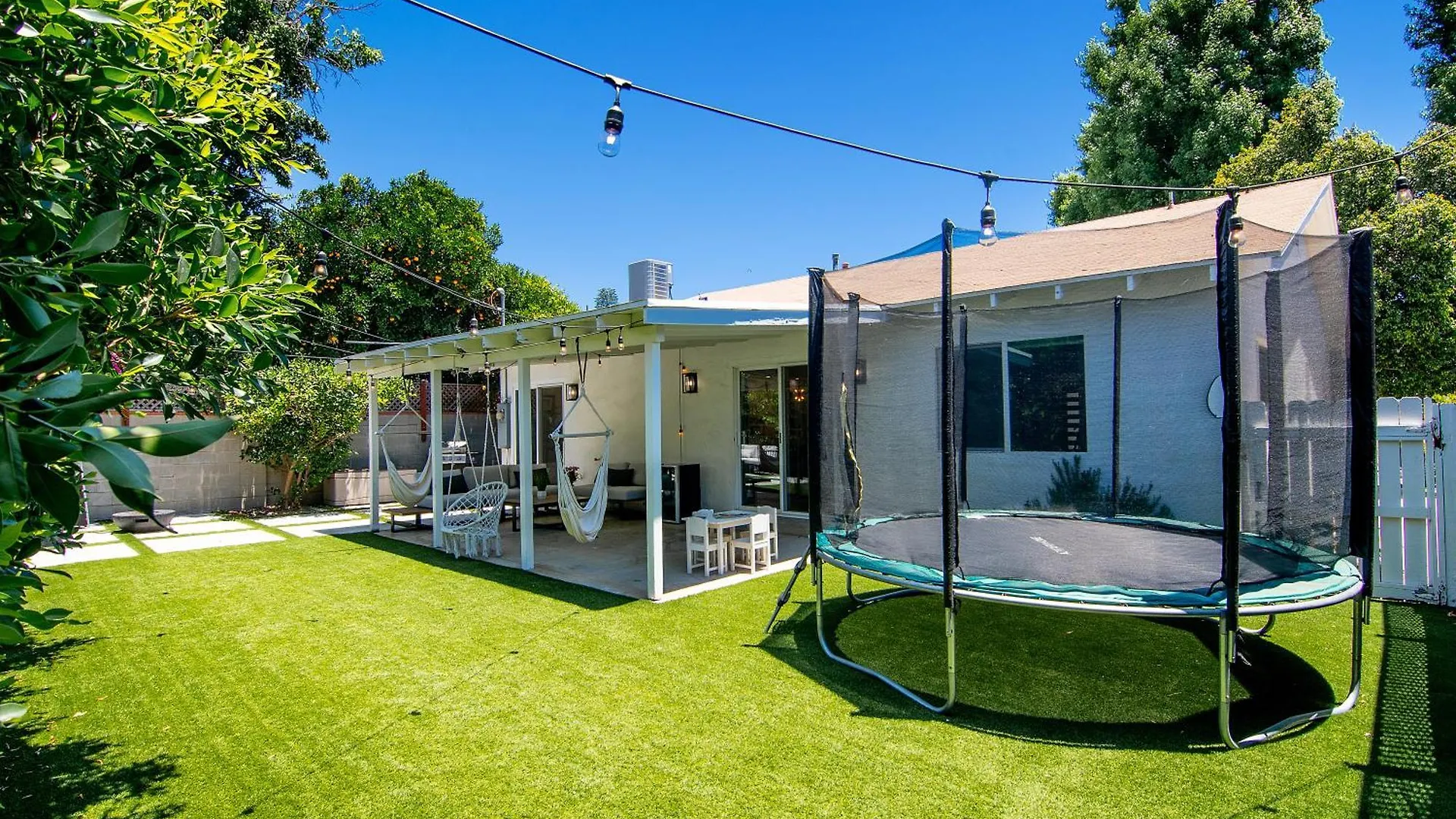 Spacious Family Villa With Large Backyard Los Angeles