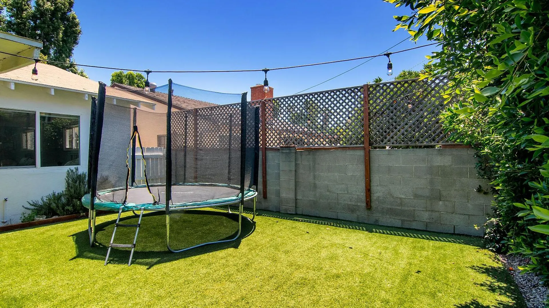 Spacious Family Villa With Large Backyard Los Angeles